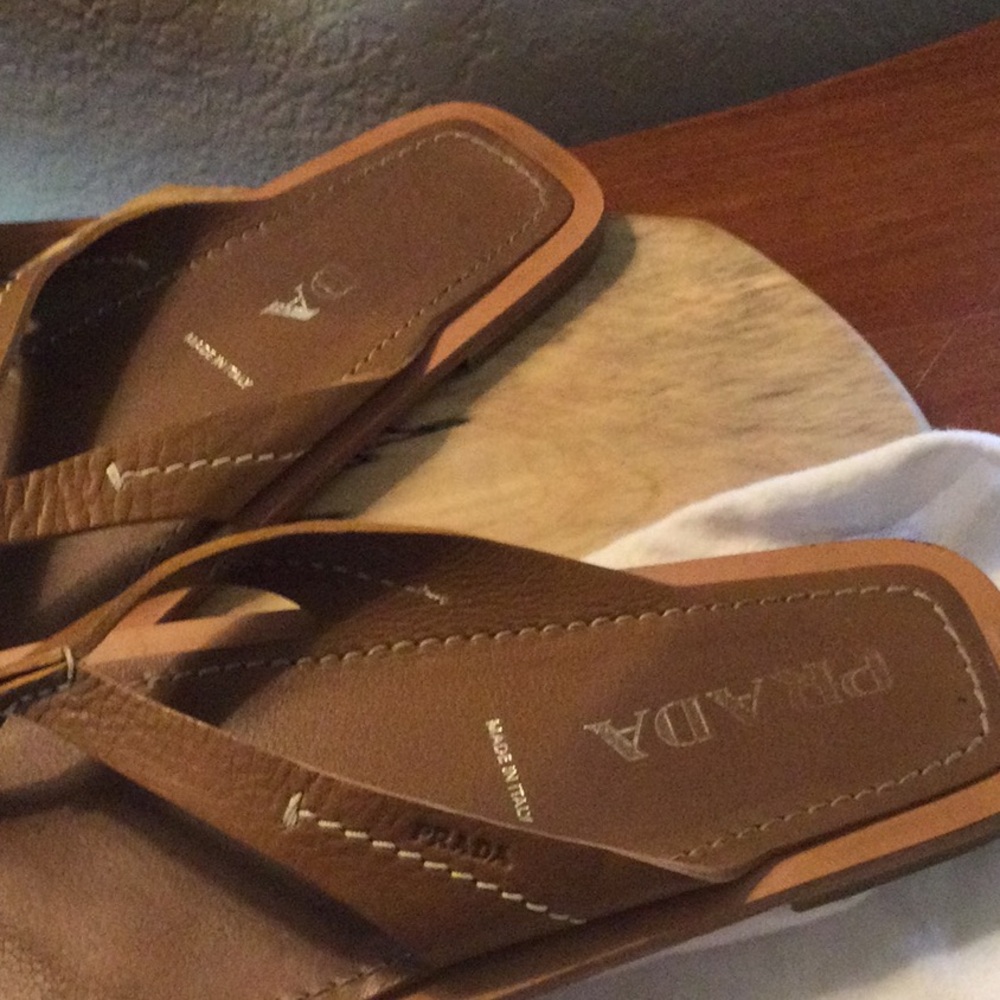 Prada leather flip flops - Picture 3 of 9